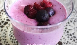 Delicious & Healthy Berry Smoothie